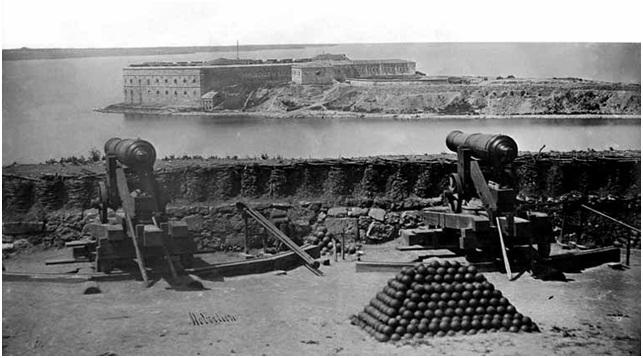 Вид на Константиновскую батарею с Нахимовского укрепления в Севастополе. Фото. 1855