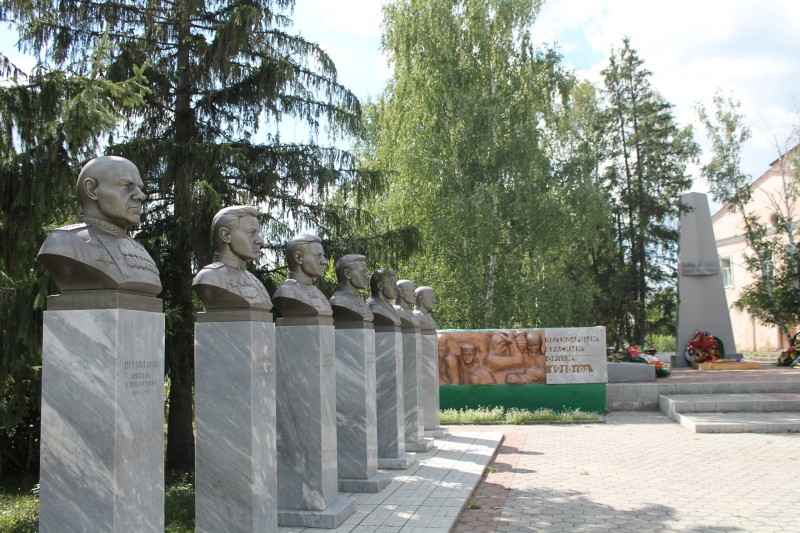 Памятник Алексею Ватагину в Катайске