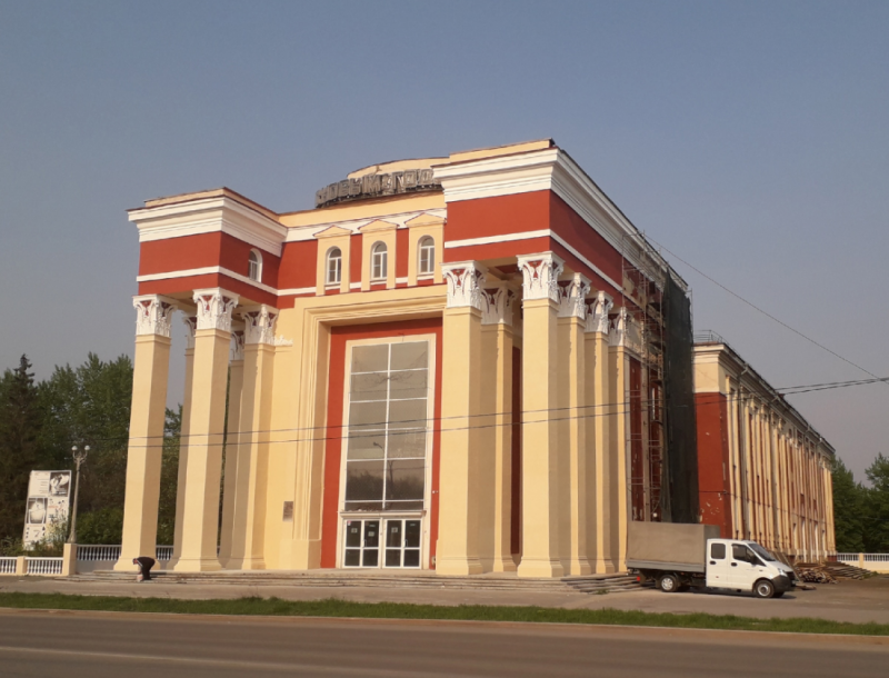 В Красногорском районе Каменска-Уральского начали ремонт самого красивого здания