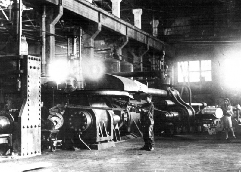 Комсомол завода № 268 в 1942 году