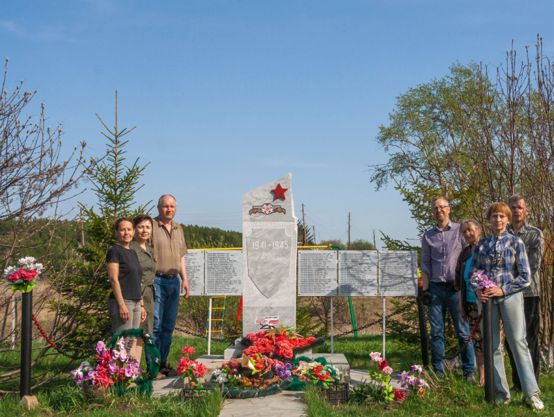 Накануне Дня Победы у мемориала погибших воинов деревни Давыдовой были установлены памятные таблички с именами